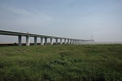 Hangzhou Wan Daqiao, engl. Hangzhou Bay Bridge